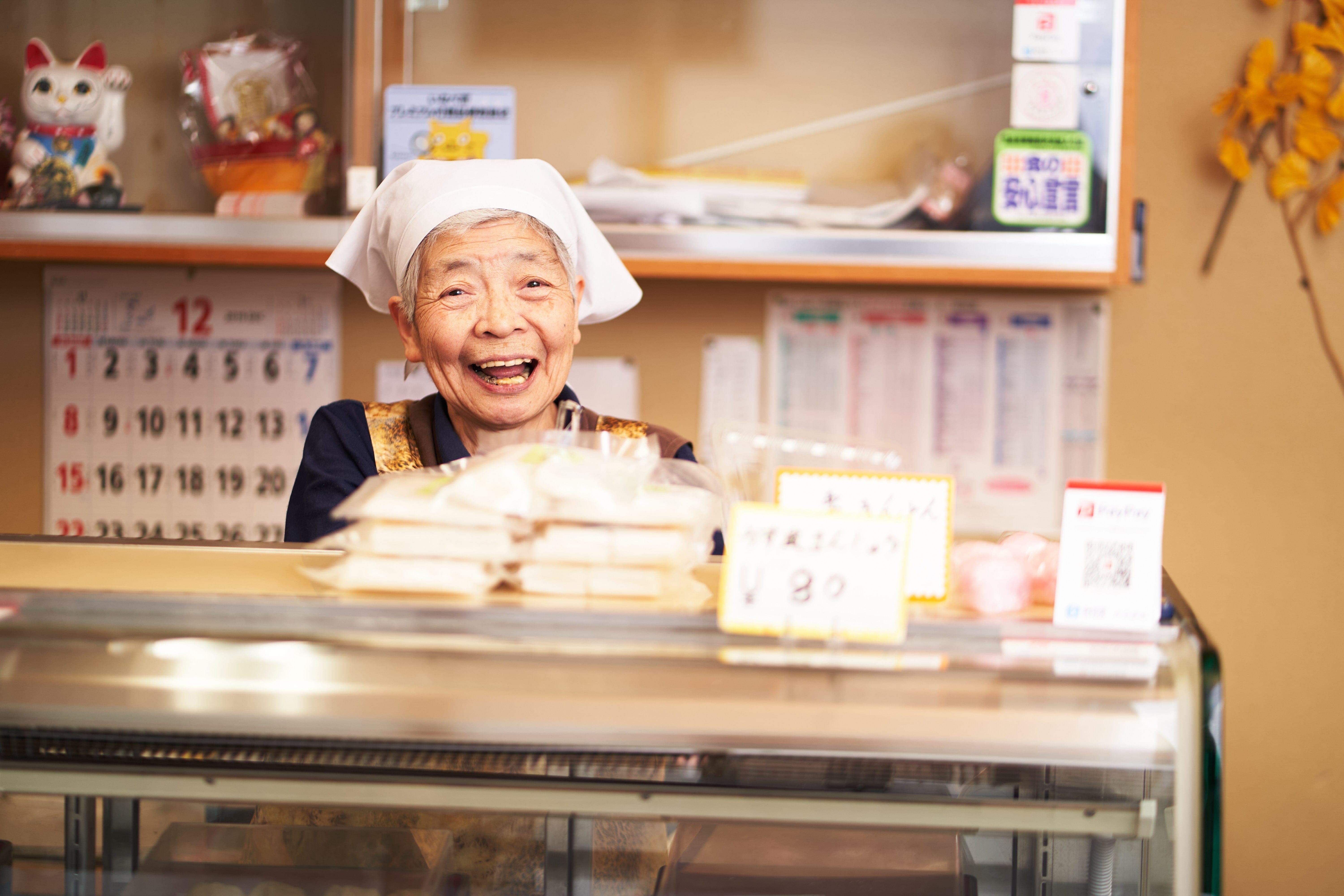 大正時代に大人気！のんきな.とおさんの老舗和菓子屋の絶妙に彫り上げられた木型です いなべ/和菓子】明治創業の老舗和菓子屋「新角屋」 笑顔はじける女将の